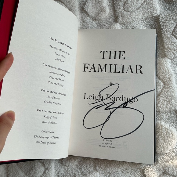The Familiar by Leigh Bardugo, SIGNED - Picture 6 of 6